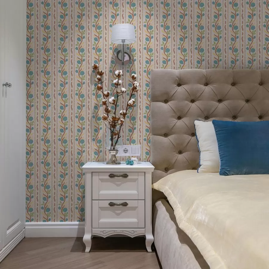 Fototapet Vertikální pruhy s modrými květinami na teplém pozadí a00816v3