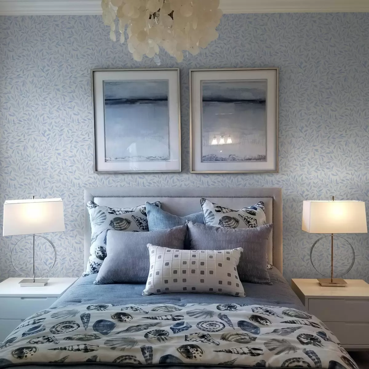 Tapety Modré větvičky s listy na světle modrém pozadí a00842