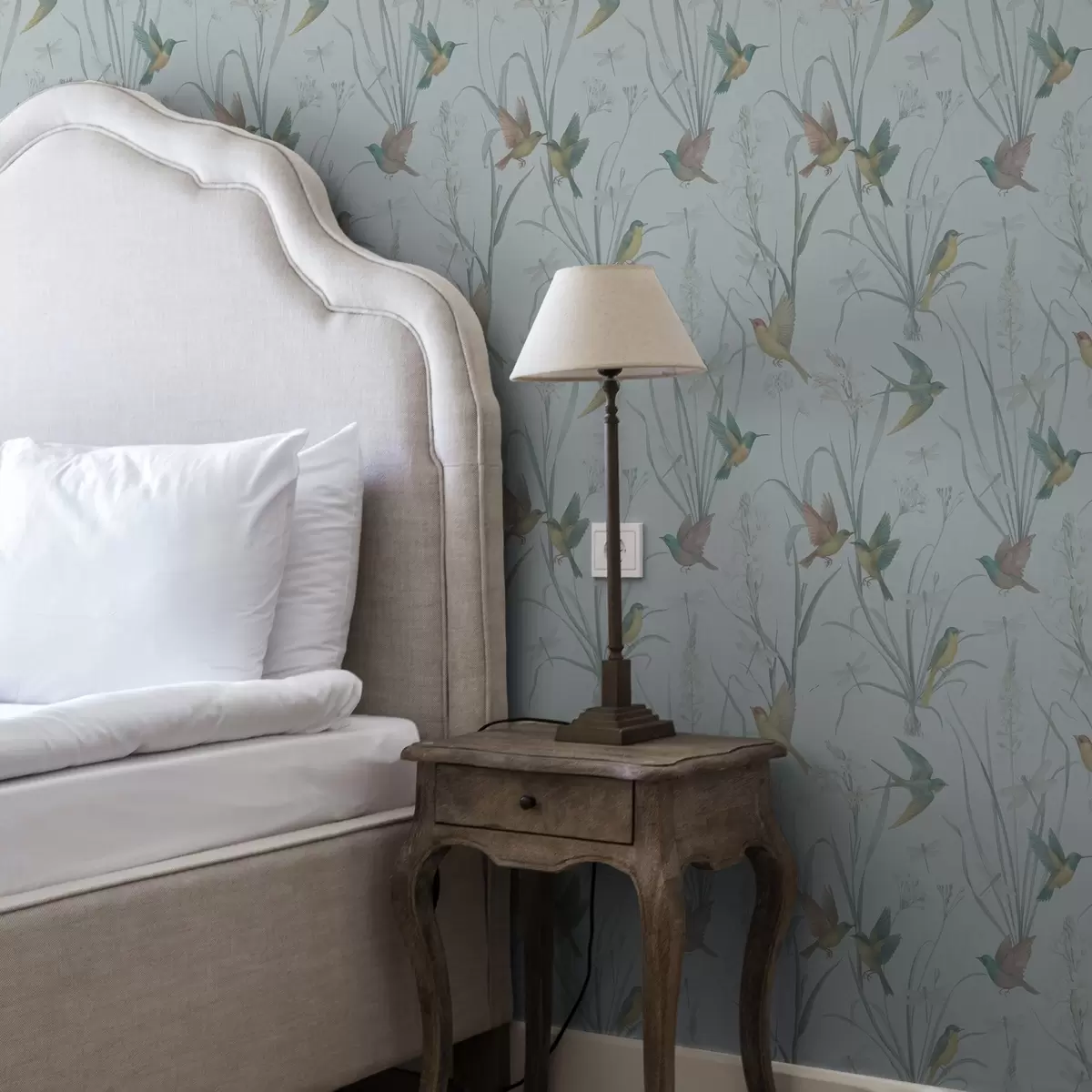 Tapety Ptáci mezi travami na šedomodrém pozadí a00776