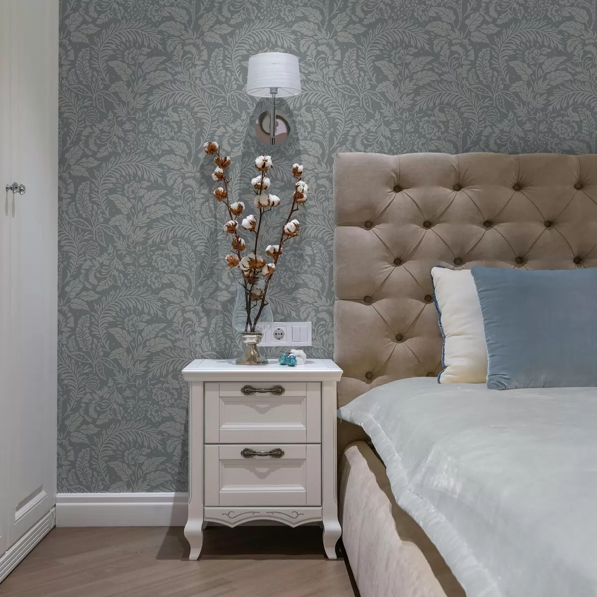 Tapety Monochromatický květinový vzor na šedo-modrém pozadí a00859