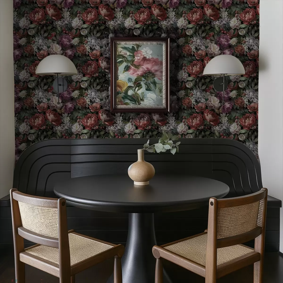 Tapety Tmavé dramatické pivoňky, bobule a motýl na černém pozadí a00862