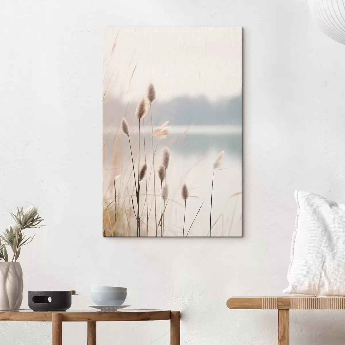 Obraz Měkké rákosí u zamlženého břehu jezera, pastelové béžové tóny Č. s46504