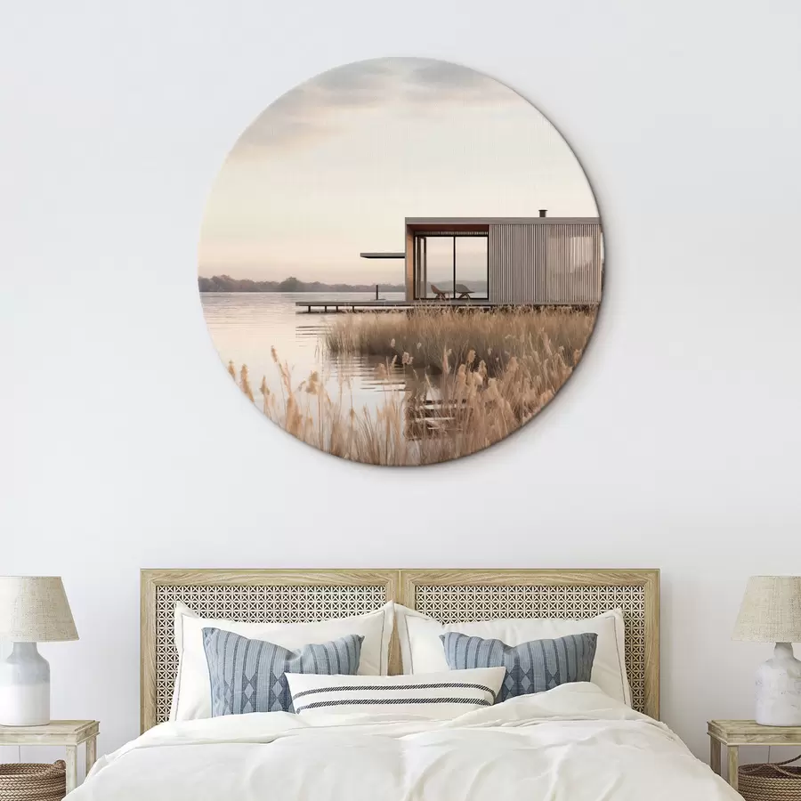 Obraz Moderní chata u jezera mezi rákosím v měkkém soumraku Č. r46513