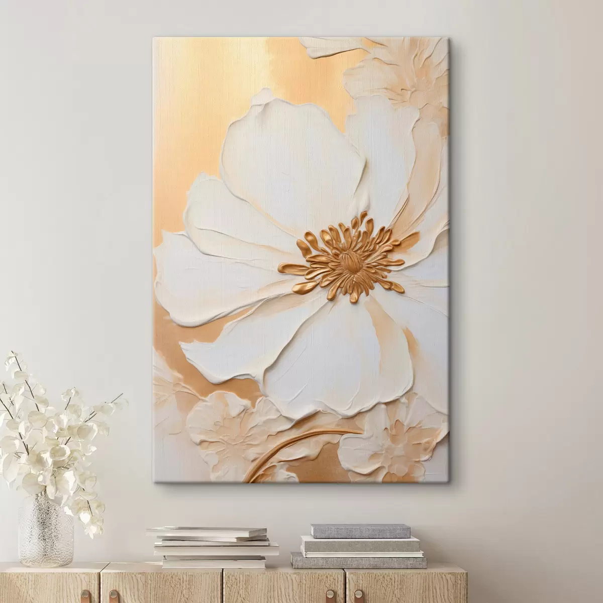 Obraz Bílý květ s jemnými okvětními lístky s imitací hustých tahů štětcem, na světle oranžovém texturovaném pozadí Č. s46691