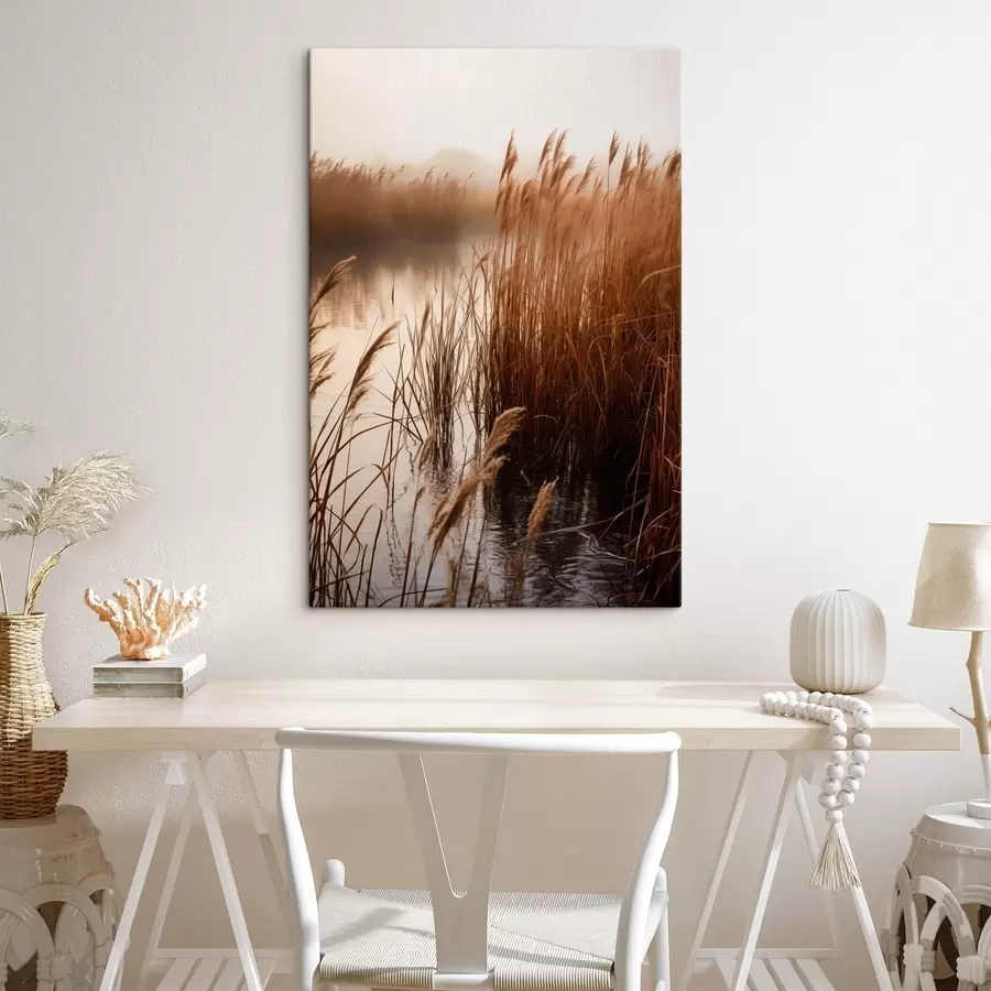 Obraz Vysoké rákosí rostoucí ve vodní ploše, voda odráží rákosí, mlhavé pozadí, měkké světlo, přírodní scéna Č. s46695
