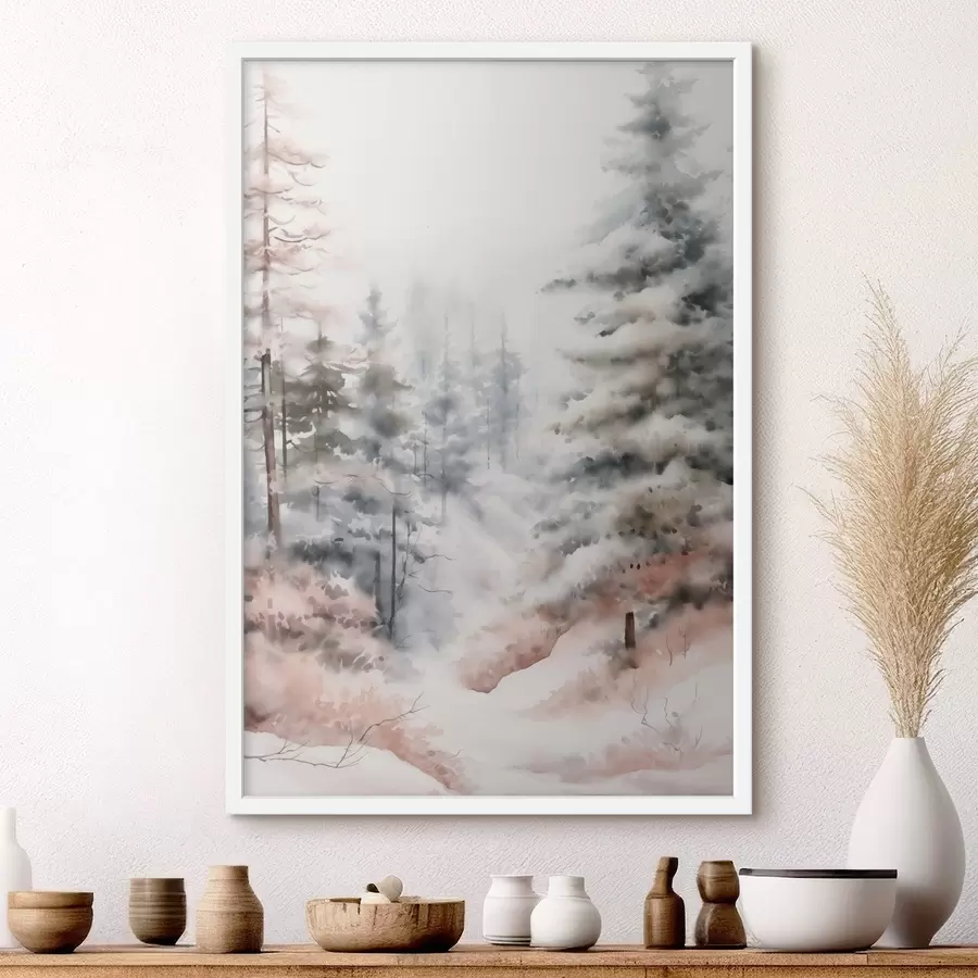 Fototapet Vysoké borovice pokryté sněhem, stojící v zamlženém lese, jemná, tlumená zimní scéna f46702