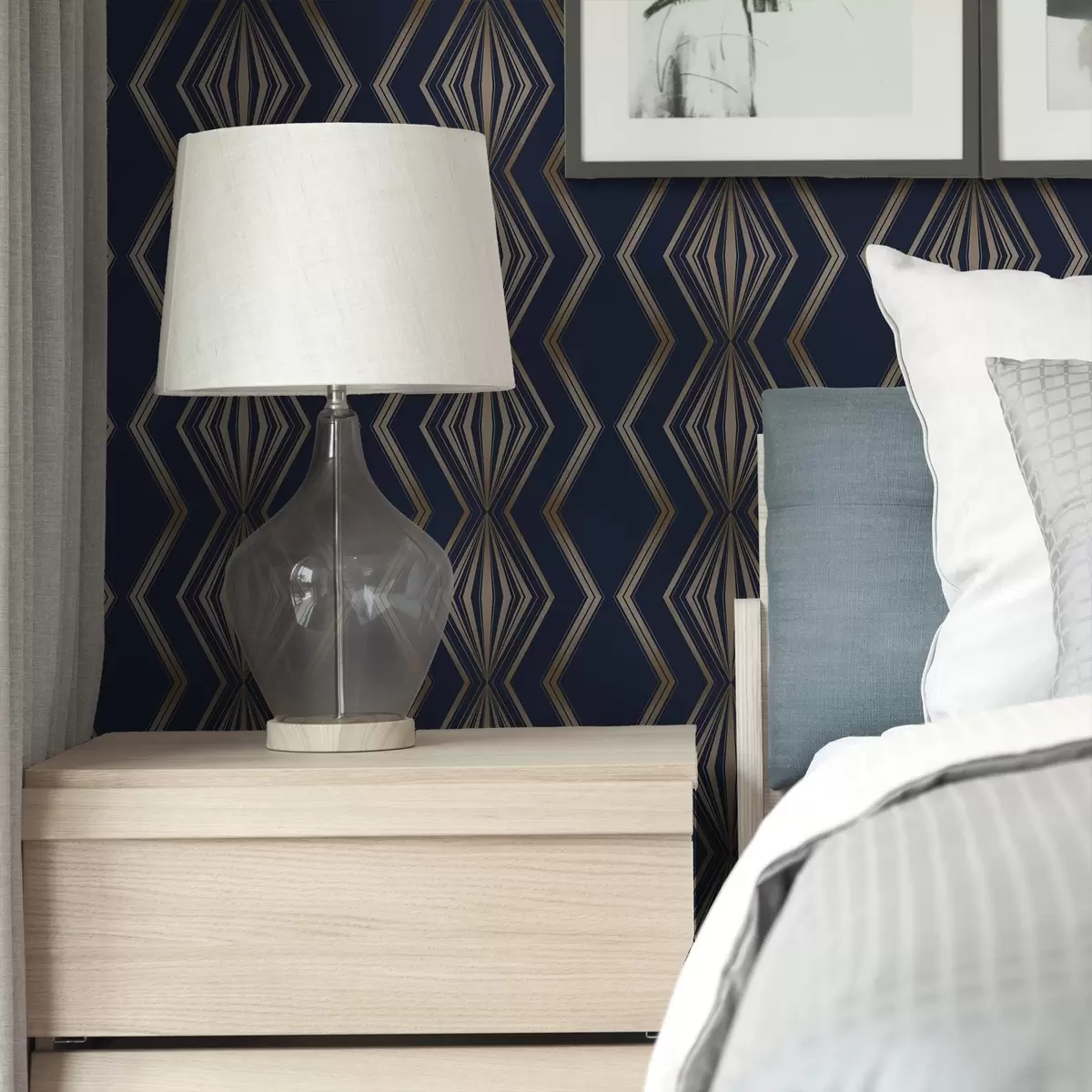 Tapety Tmavě modré pozadí s geometrickými kosočtverci a cikcaky a00974v2