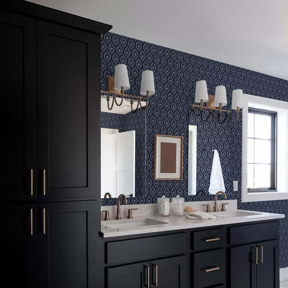 Tapety Kontrastní motivy kapek s květinou na tmavě modrém pozadí a00977v1