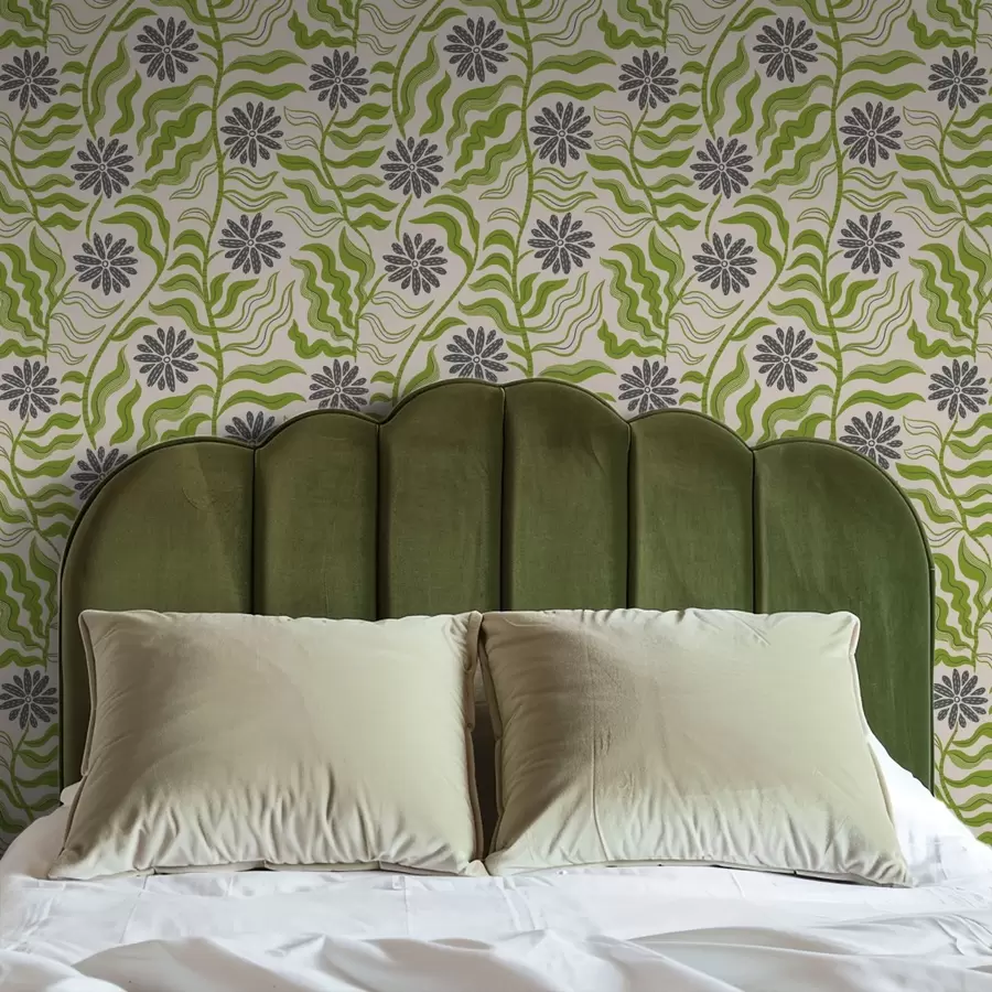 Fototapet Hravé zelené sedmikrásky s vlnitými listy na krémovém pozadí a00998