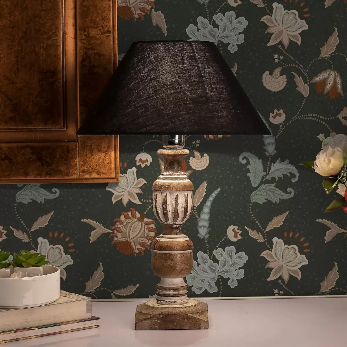 Tapety Tmavě zelené pozadí s ozdobnými květinami a listy a01086