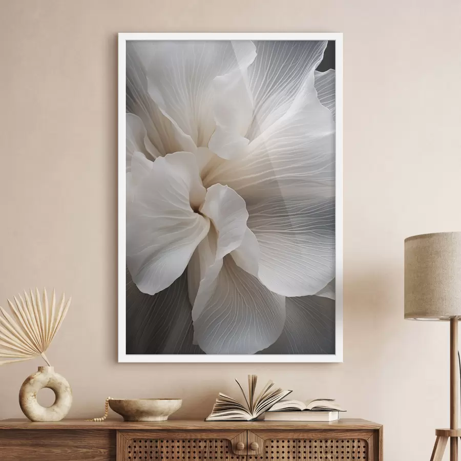 Fototapet Detailní záběr jemných abstraktních bílých okvětních lístků s komplikovanými liniemi a rozmazaným tmavým pozadím f47018