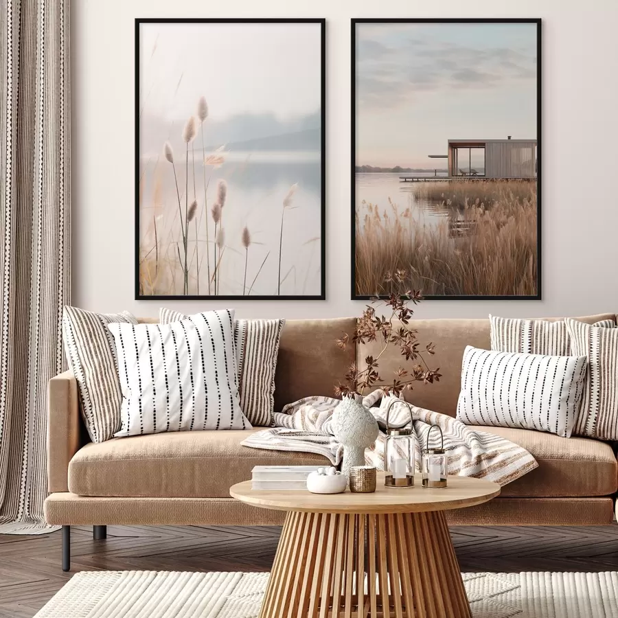 Fototapet Měkké rákosí u klidného jezera a moderní chata na břehu d00970