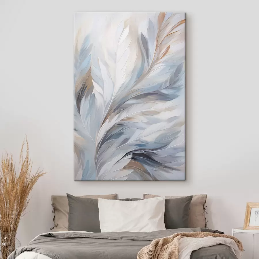 Obraz Jemné světle modré a hnědé peří s měkkou, éterickou texturou na bílém pozadí Č. s47416