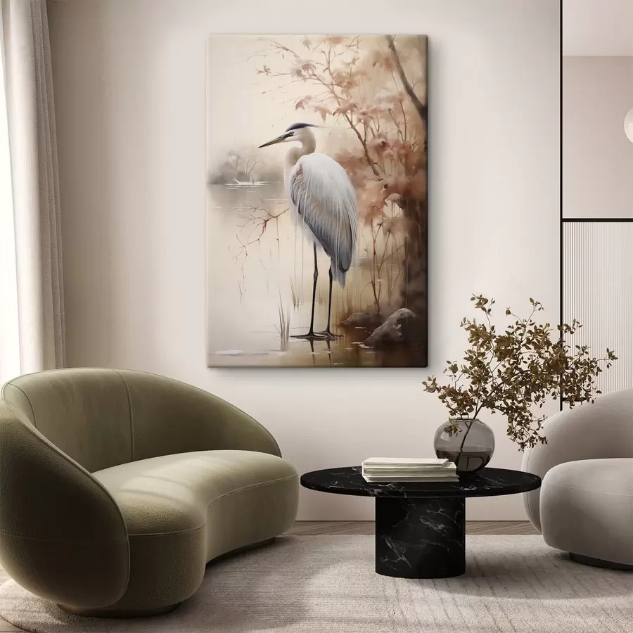 Obraz Volavka stojí na skále v jezeře s vysokými travami a stromy v pozadí. Č. s47427