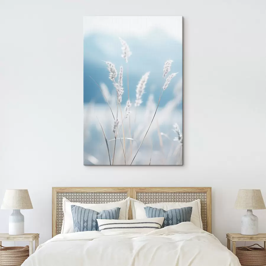 Obraz Bílá nadýchaná tráva na pozadí jemně modré oblohy, s malou hloubkou ostrosti Č. s47880
