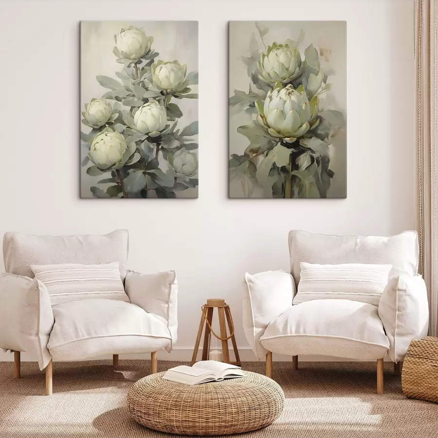 Obraz Malířský styl několika bílých květů protey s velkými zelenými listy na světlém pozadí Č. m30051