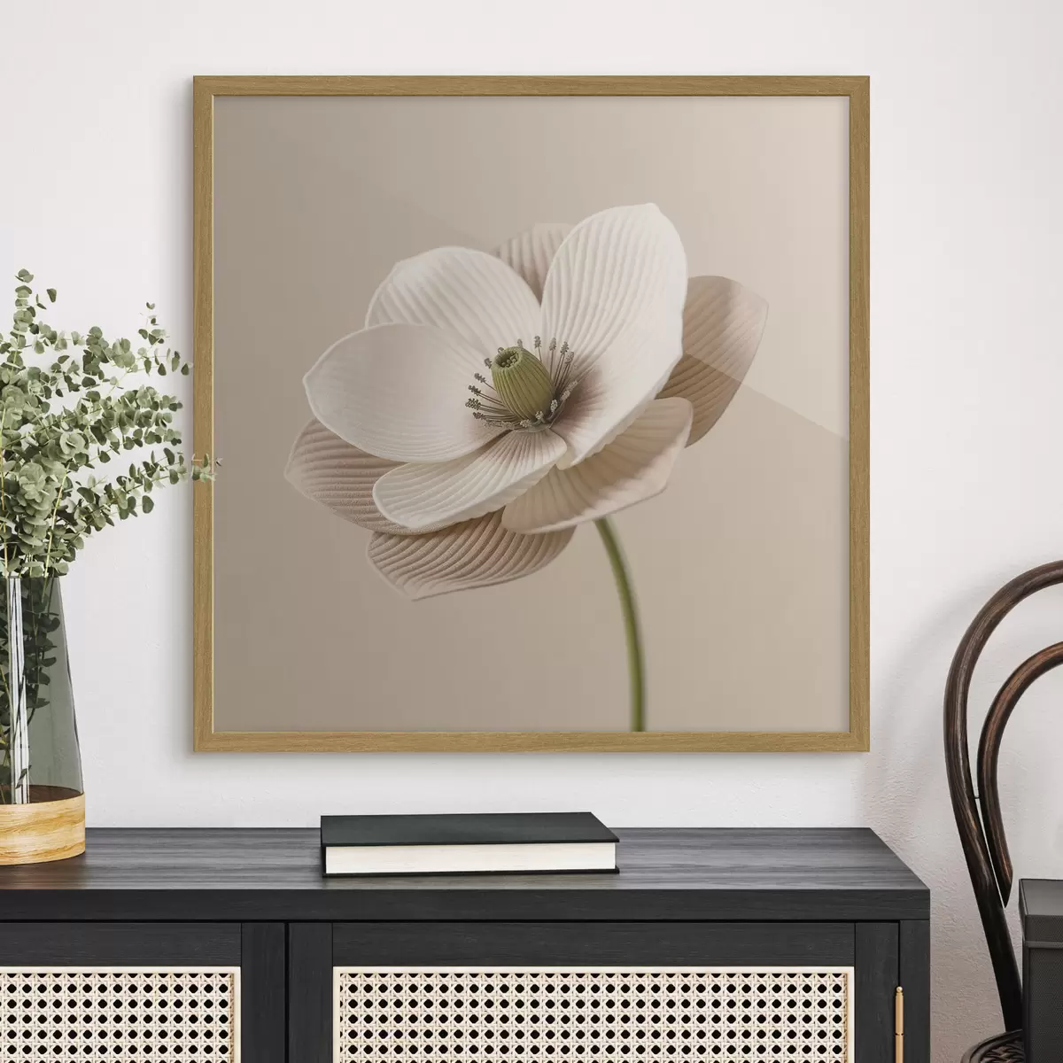 Poster Květina s reliéfními okvětními lístky v béžové barevné škále v minimalistickém stylu f49719